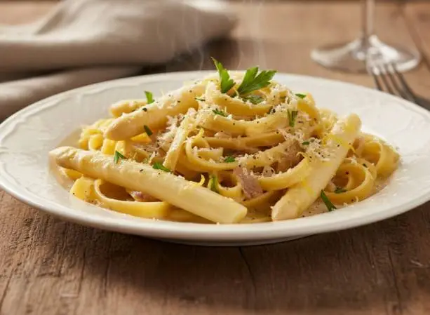 Pasta mit weißem Spargel: Das königliche Frühlingsgemüse trifft Italien